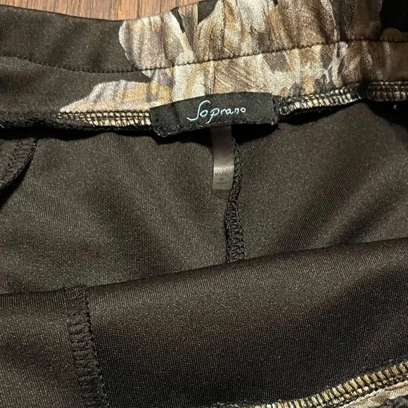 Soprano Black Gold Metallic Floral Mini Skirt Skort - Picture 4 of 9